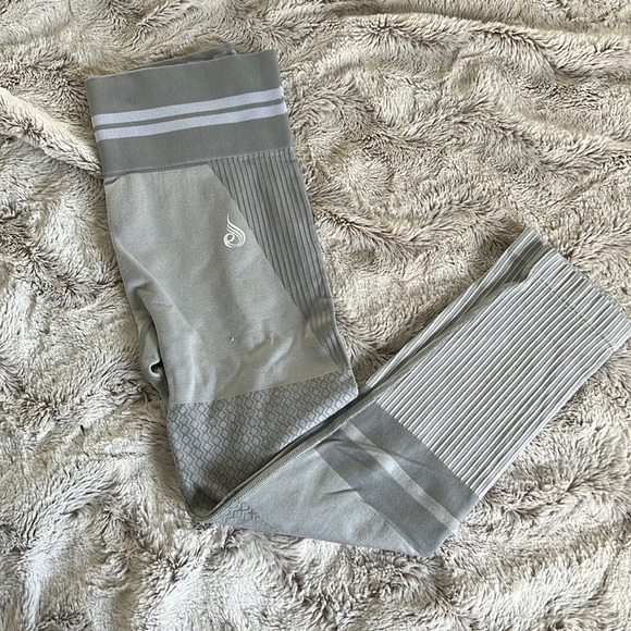Ryderwear Freestyle Seamless Leggings *out of stock* - Picture 2 of 4
